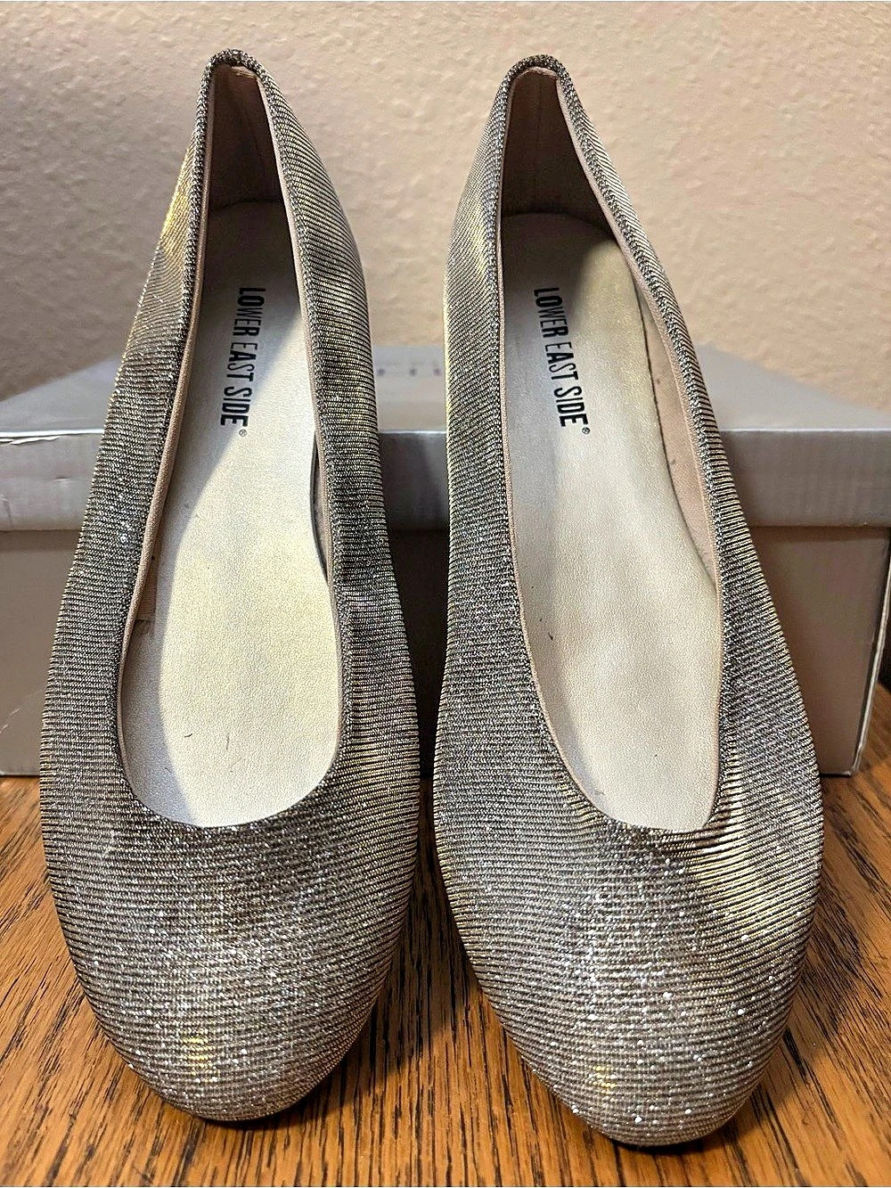 LONDON FOG Metallic Flats US 9 Like New